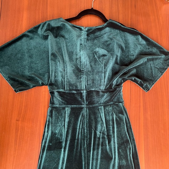 GownTown 1950’s style Emerald Green Velvet dress - Picture 4 of 5
